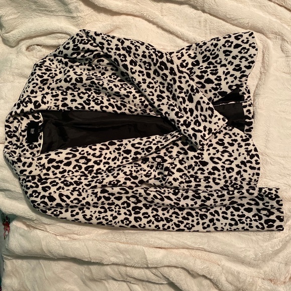 Unique Blazer - Picture 3 of 3